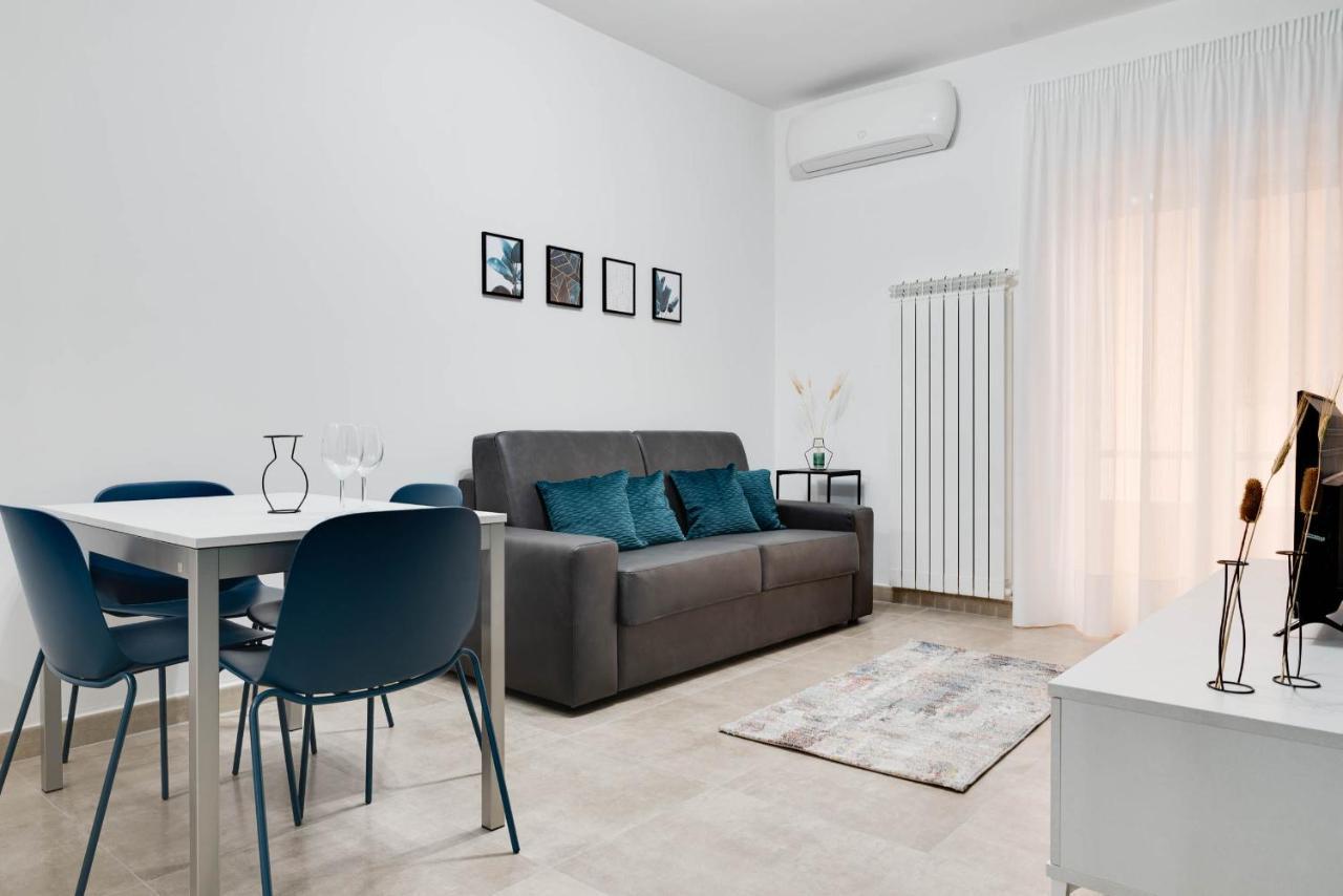 Storia & Mare - Free Parking - Castello Carlo V Apartment โครโตเน ภายนอก รูปภาพ