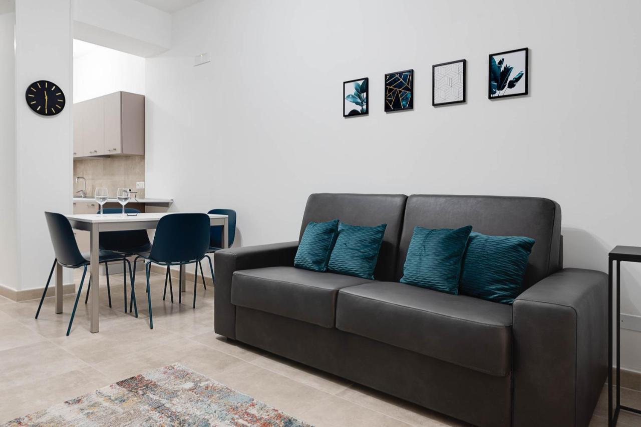 Storia & Mare - Free Parking - Castello Carlo V Apartment โครโตเน ภายนอก รูปภาพ