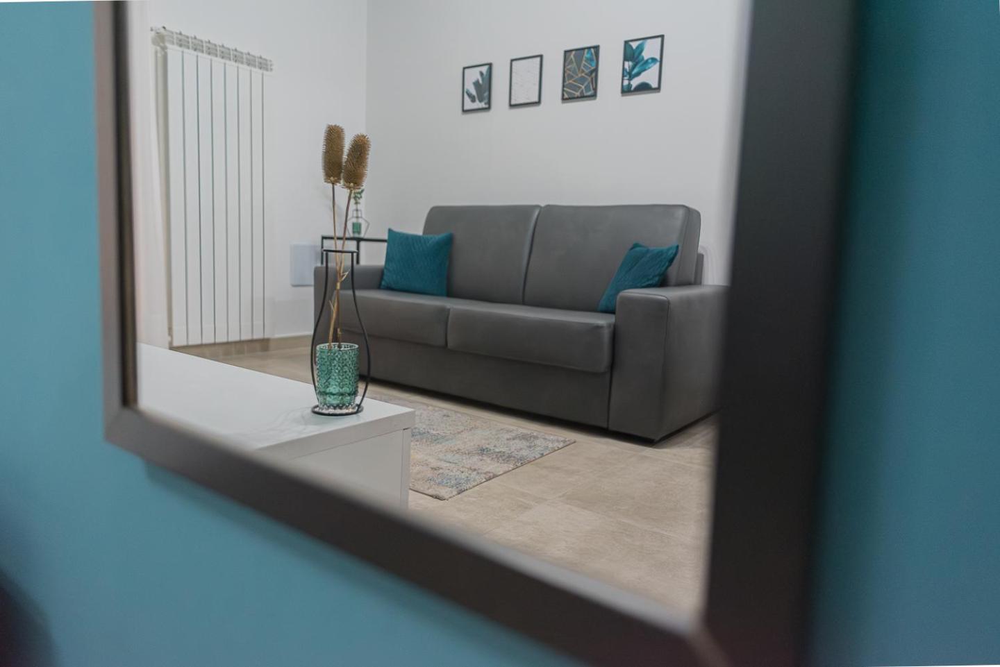 Storia & Mare - Free Parking - Castello Carlo V Apartment โครโตเน ภายนอก รูปภาพ