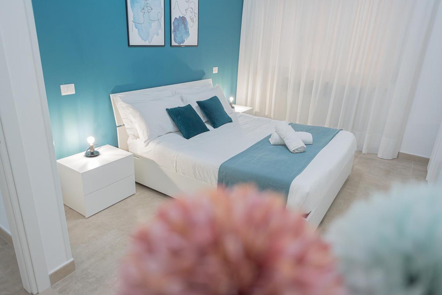 Storia & Mare - Free Parking - Castello Carlo V Apartment โครโตเน ภายนอก รูปภาพ